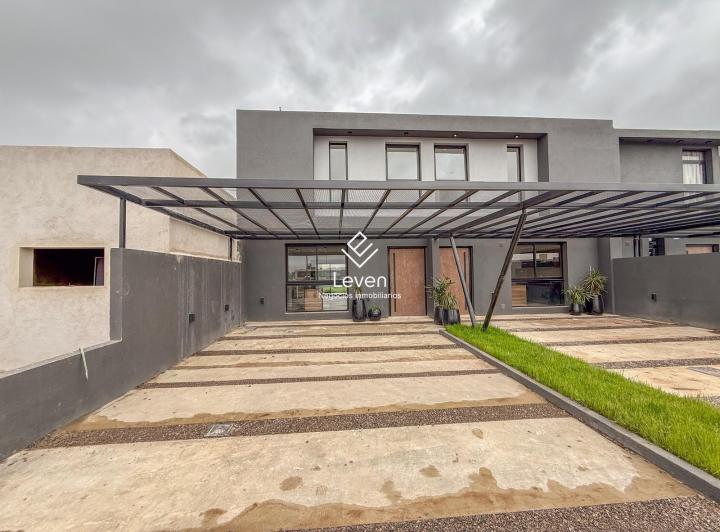 Casa · 144m² · 4 Ambientes · 2 Cocheras