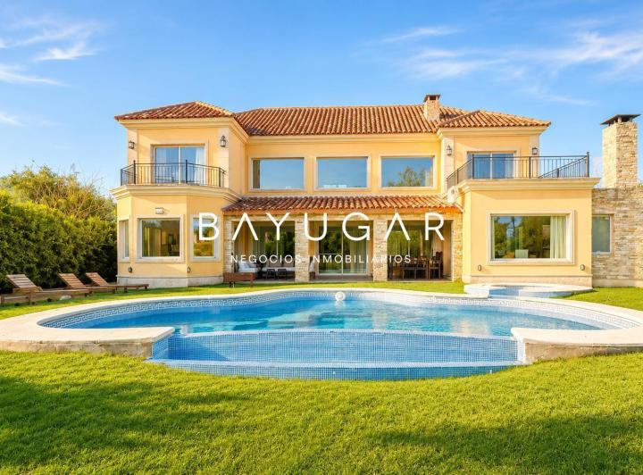 Casa · 335m² · 9 Ambientes · 7 Cocheras