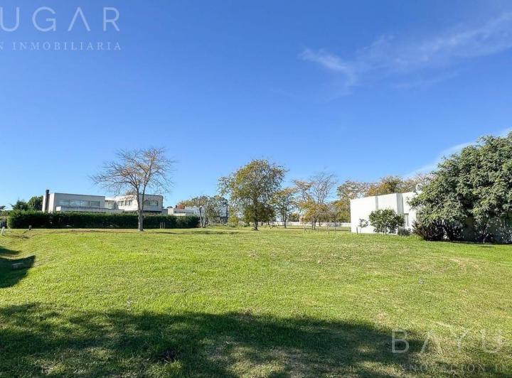 Terreno · 739m²