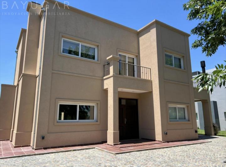Casa · 210m² · 5 Ambientes · 5 Cocheras