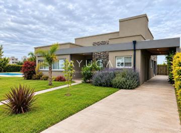 Casa · 200m² · 5 Ambientes · 5 Cocheras · Alquiler Casa - Barrio San Sebastián - Pilar