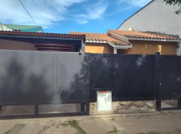 Casa · 160m² · 1 Ambiente · Casa en Venta en Funes en Excelente Zona