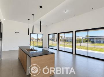 Casa · 179m² · 4 Ambientes · 1 Cochera · Casa en Venta en Barrio San Felipe, Canning, Ezeiza