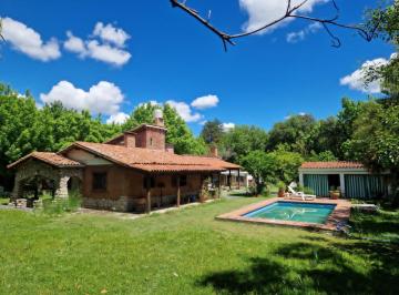 Casa · 1500m² · 4 Ambientes · 1 Cochera · Casa en Villa de Las Rosas
