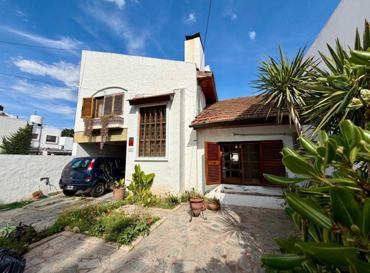 Casa · 229m² · 5 Ambientes · 2 Cocheras