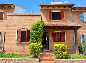 Casa · 105m² · 1 Cochera · Duplex