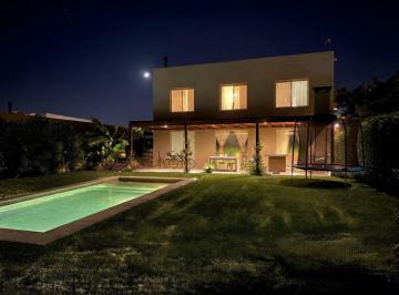 Casa · 165m² · 5 Ambientes · 1 Cochera · Casa en Alquiler San Matias