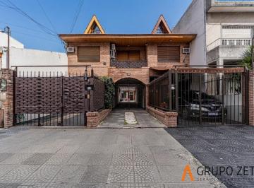 Casa · 95m² · 4 Ambientes · 1 Cochera · Triplex Venta Cochera Luminoso Ramos Mejia