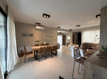 Casa · 180m² · 7 Ambientes · 2 Cocheras · Casa Planta Baja 3 Dorm. - Docta Av