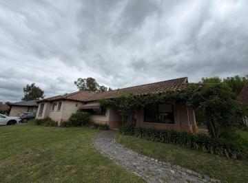 Quinta vacacional · 195m² · 5 Ambientes · 2 Cocheras · Casa Quinta en Alquiler en Belen de Escobar, Escobar, G. B. a. Zona Norte