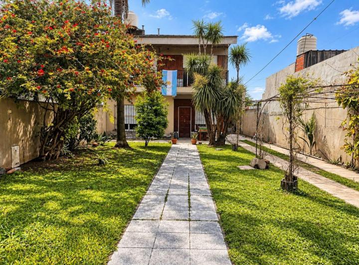 Casa · 146m² · 4 Ambientes · 3 Cocheras