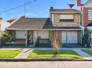 Casa · 140m² · 5 Ambientes · 2 Cocheras · Casa en San Carlos