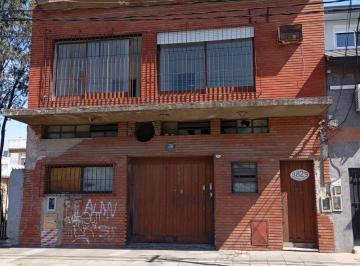 Depósito , La Matanza · Inmueble Industrial de Más de 1.300 m² con Doble Frente y Salida a Dos Calles – San Justo
