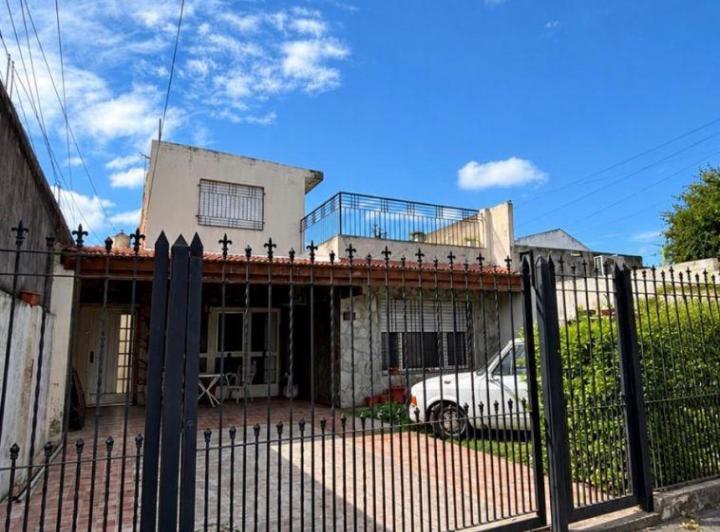Casa · 110m² · 6 Ambientes · 2 Cocheras