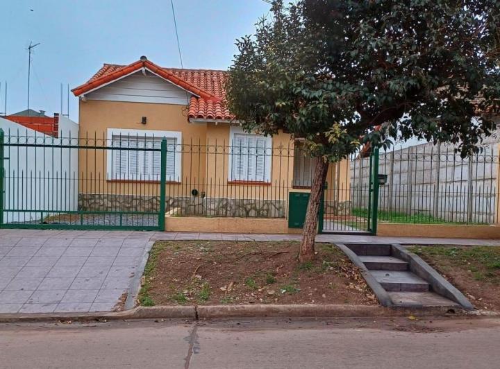 Casa · 100m² · 3 Ambientes · 1 Cochera