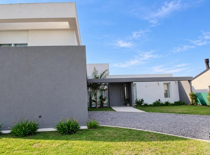 Casa · 350m² · 5 Ambientes · 2 Cocheras