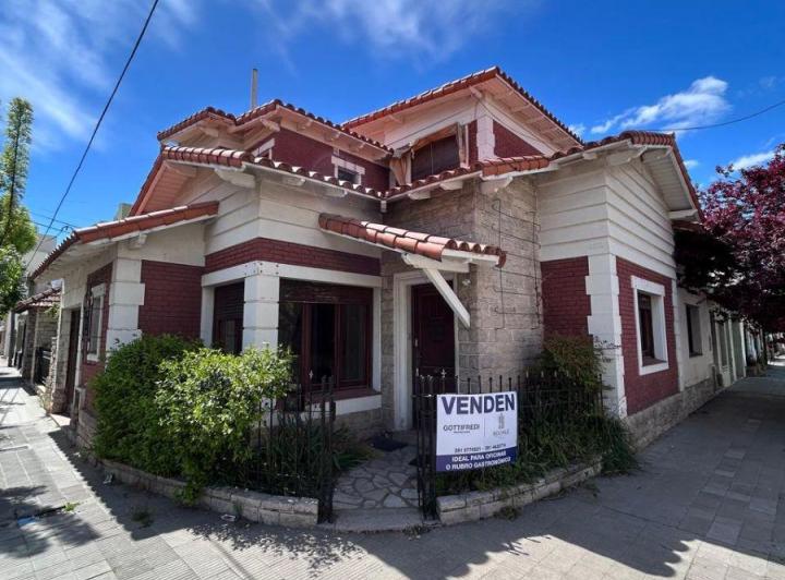 Casa · 135m² · 5 Ambientes · 1 Cochera