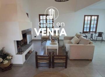 Casa · 884m² · 8 Ambientes · 1 Cochera · Vendo. Casa en Calle Salto Uruguayo. Concordia, Er.