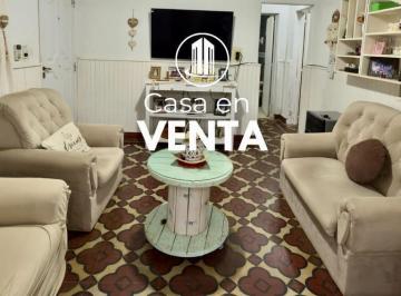 Casa · 143m² · 4 Ambientes · 1 Cochera · Vendo. Casa en Calle San Martín Esquina Nogoyá. Concordia, Er.