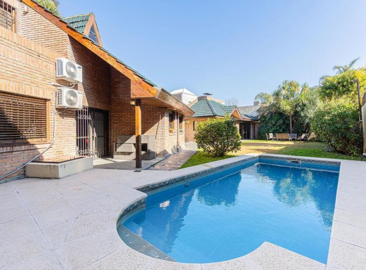Casa · 270m² · 5 Ambientes · 1 Cochera