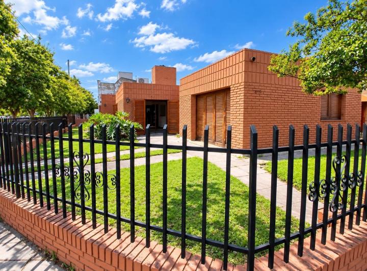 Casa · 139m² · 6 Ambientes · 2 Cocheras