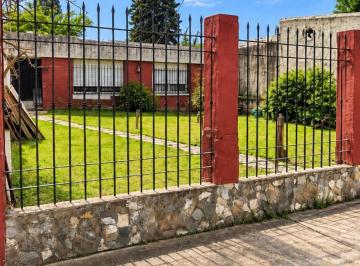 Casa · 82m² · 3 Ambientes · 6 Cocheras · Venta Casa 3 Amb - Paso del Rey - Lote 446,90 m²