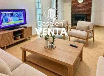 Casa · 180m² · 9 Ambientes · 2 Cocheras · Vendo. Casa en Calle San Juan. Concordia, Entre Ríos.