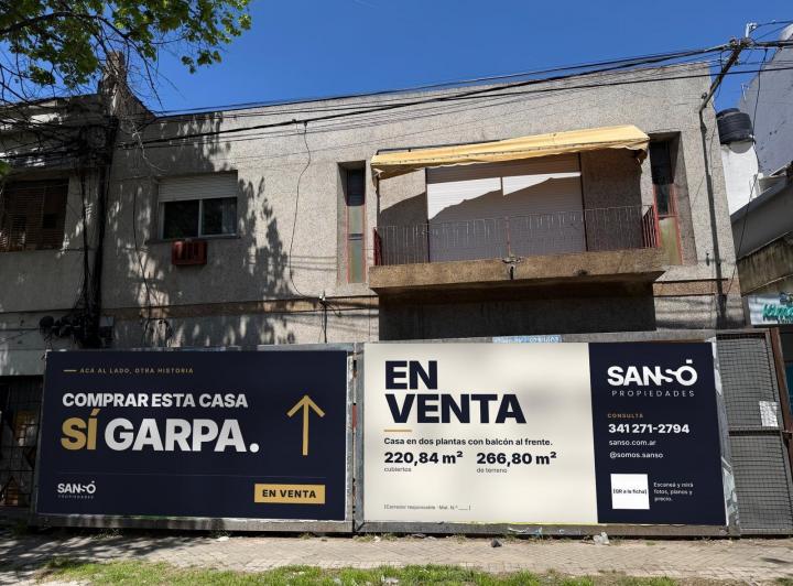 Casa · 220m² · 12 Ambientes · 1 Cochera