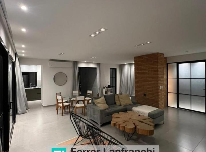 Casa · 107m² · 5 Ambientes · 2 Cocheras