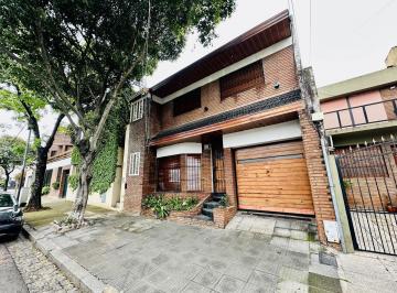 Casa · 190m² · 5 Ambientes · 2 Cocheras · Casa en Villa del Parque Alquiler