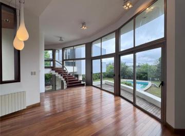 Casa · 1500m² · 7 Ambientes · 2 Cocheras · Casa en Venta de 3 Dorm. Playroom en Lomas de La Carolina