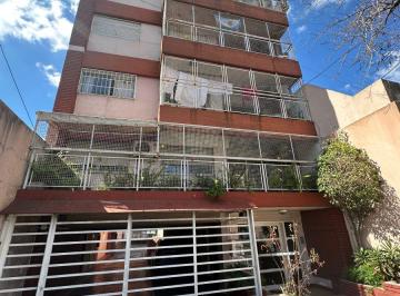 Departamento de 3 ambientes, Coghlan · 2 Amb Cte, Bcon, Baño y Cocina Completa. Lavadero Indep.