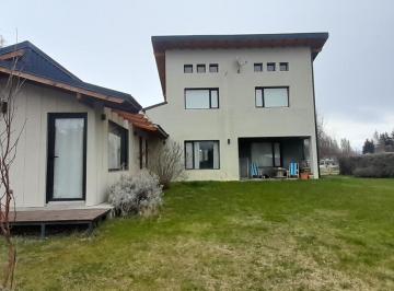 Casa · 155m² · 5 Ambientes · Casa en Dina Huapi