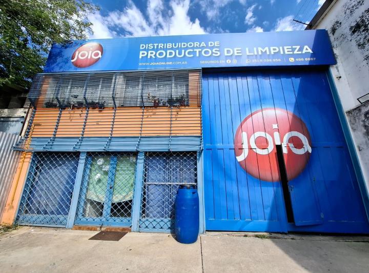 Local comercial · 178m² · 5 Cocheras