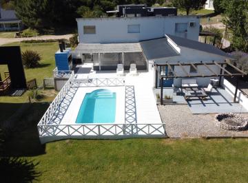 Casa de 5 ambientes, Costa Esmeralda · Casa Luminosa con Pileta y Estilo Mediterráneo en Costa Esmeralda