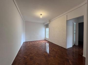 Departamento · 52m² · 3 Ambientes · 3 Ambientes con Cocina Separada - Excelente Ubicacion.