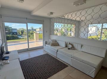 Casa · 194m² · 6 Ambientes · Venta Casa 3 Dorm. con Pileta y Parque – Puerto Roldán