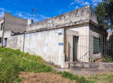 Casa · 75m² · 4 Ambientes · 1 Cochera · Venta Casa 4 Amb Cochera Quilmes