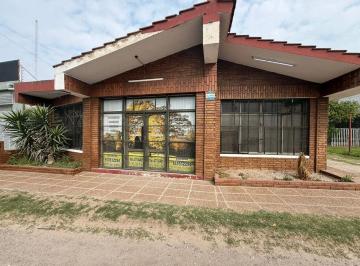 Casa · 488m² · 6 Ambientes · 3 Cocheras · Dos Casas + Local en Juan B Justo 10500 Guiñazu