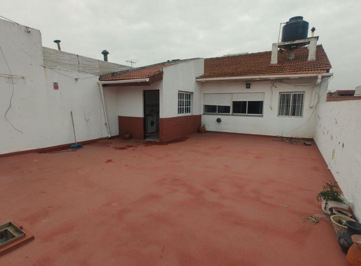 Casa · 250m² · 4 Ambientes · 6 Cocheras