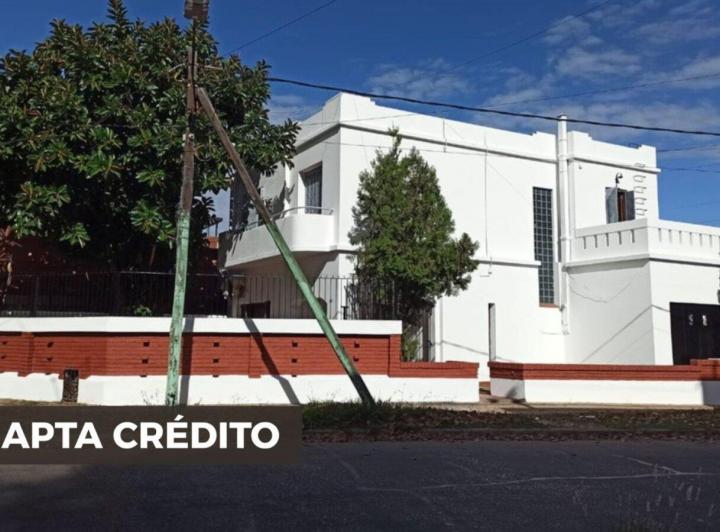 Casa · 204m² · 5 Ambientes · 1 Cochera