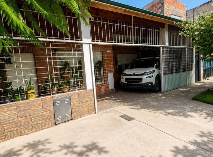 Casa · 130m² · 3 Ambientes · 1 Cochera