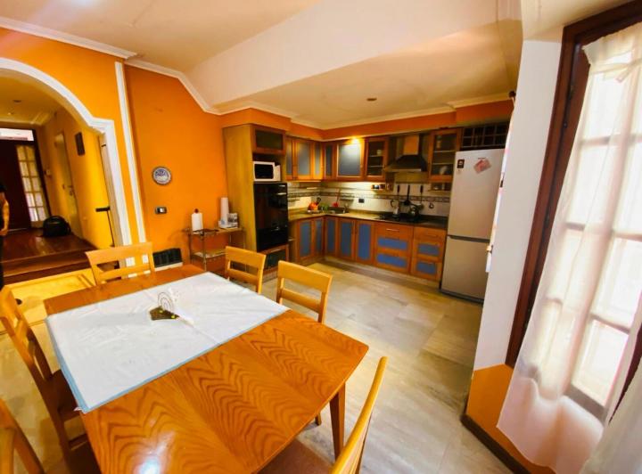 Casa · 135m² · 5 Ambientes · 1 Cochera