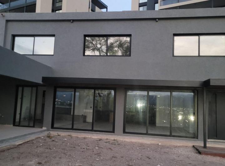 Casa · 320m² · 7 Ambientes · 2 Cocheras