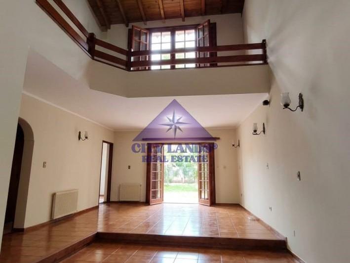 Casa · 237m² · 6 Ambientes · 2 Cocheras