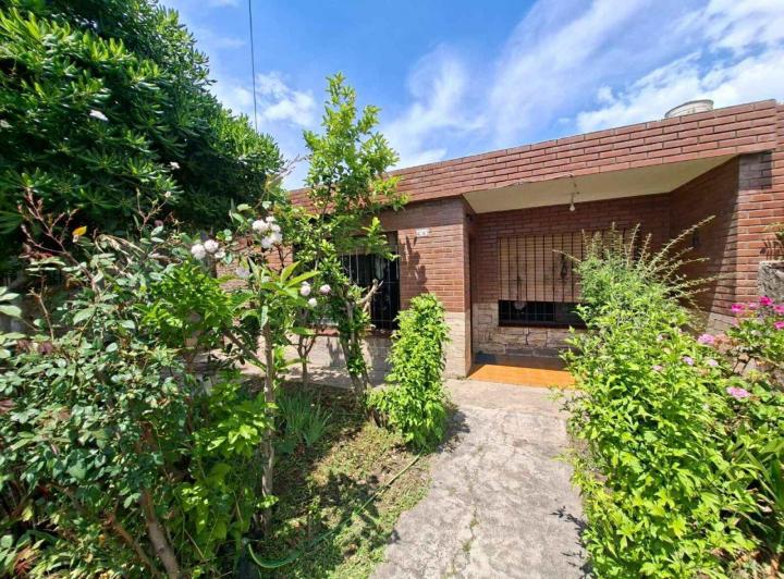 Casa · 70m² · 4 Ambientes · 1 Cochera