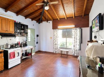 Casa · 69m² · 3 Ambientes · 1 Cochera · Casa en Venta con Parque Villa Elvira