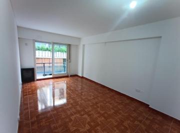 Departamento · 70m² · 4 Ambientes · Excelente 4 Ambientes C/ Balcon Al Frente!