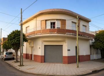 Casa · 175m² · 4 Ambientes · 1 Cochera · Oportunidad en Esquina – Casa + Local con Cochera