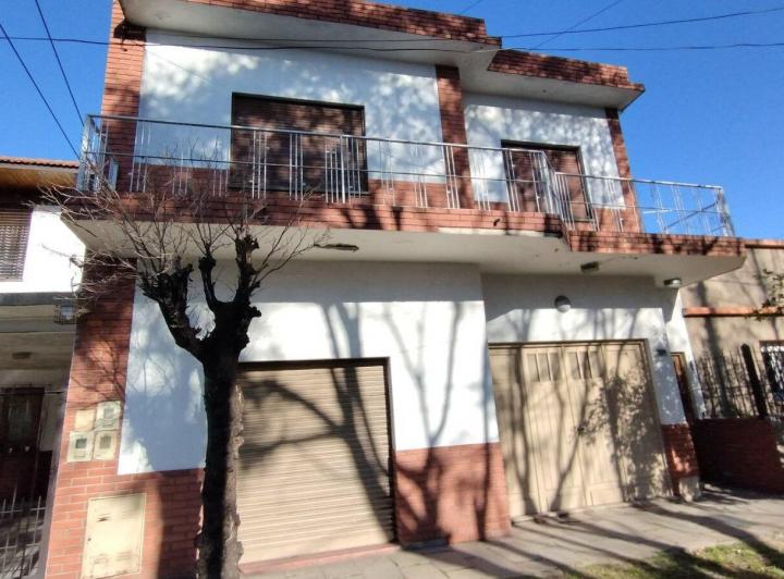 Casa · 155m² · 4 Ambientes · 2 Cocheras